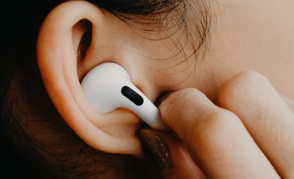 listen with best airpods